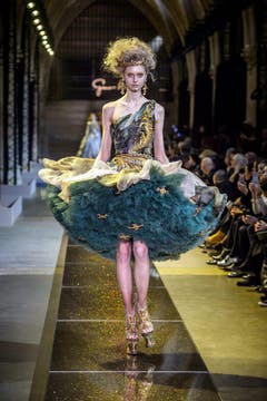 Guo Pei - Runway - Paris Women Fashion Week F/W 2017/18 (Bild: Keystone)