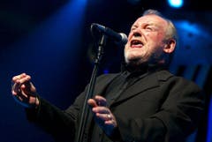 So wird er unvergessen bleiben: Joe Cocker beim Jazzfestival von Montreux im Jahr 2002. (Bild: Keystone)