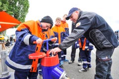 Romanshorn TG , 24.05.2014 / Jugendfeuerwehr Schweizermeisterschaft " Feuer und Wasser " mit Wettkämpen, Fahrzeugausstellung , Rega , Krankenwage und Rettungs - Shows in Romanshorn . (Bild: Donato Caspari)