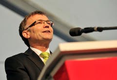 Regierungsratspräsident Kaspar Schläpfer würdigt Hansjörg Walter. (Bild: Reto Martin)