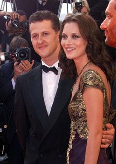 Der schnellste Mann und die schönste Frau: Formel-1-Fahrer Michael Schumacher und Kate Moss Arm in Arm beim Filmfestival in Cannes 1999. (Bild: Keystone)