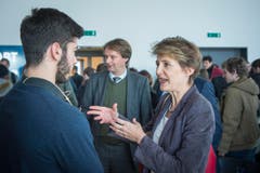 Auf Sommarugas Agenda stand zum einen ein Besuch in der Kantonsschule Trogen. (Bild: Ralph Ribi)