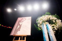 Ein Kranz mit einem Abschiedsgruss der Stadt Zürich für den verstorbenen Sänger und Entertainer Udo Jürgens. (Bild: Keystone)