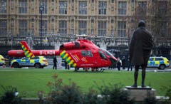 Firearms incident in the Westminister palace grounds and on Westminster Bridge (Bild: Keystone)