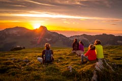 Sonnenaufgang am Hohen Kasten, von der Alp Sigel aus beobachtet. (Bild: Urs Bucher)