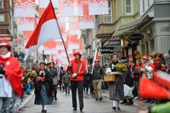 Mit Fahnen und vielen Menschen hat der Kanton Solothurn in der Innenstadt gefeiert. (Bild: Ralph Ribi)