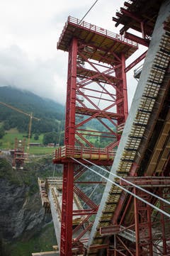 Täfers - Taminabrücke im Bau (Bild: Ralph Ribi)