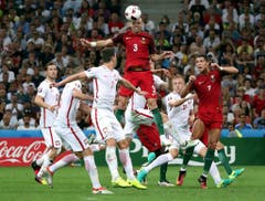 Ein Kopfball von Pepe aus dem Portugalteam. (Bild: Keystone)