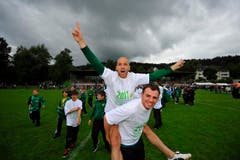 Begat Bushati und Egzon Berisha feiern den Aufstieg. (Bild: Urs Bucher)