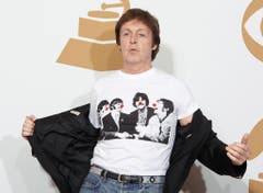 Ex-Beatle Paul McCartney ist tierlieb und naturverbunden. Beim Vegetarier ist Fleisch im gesamten Backstage-Bereich verboten, lederbezogene Sitze in der Garderobe und im Auto ebenso. Ausserdem wünscht sich McCartney sechs Bodenpflanzen, zwei normale Topfpflanzen, und eine von einem "renommierten Floristen" angerichtete Gartenschau mit weissen Casablanca-Lilien, rosa und weissen Rosen, einem Wildblumen-Arrangement sowie Freesien. (Bild: Keystone)