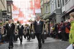 Eine Treichlergruppe beim Festumzug. (Bild: Ralph Ribi)
