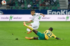 Roberto Rodriguez im Duell mit Mohammed Rabiu. (Bild: Michel Canonica)