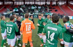 Die St.Galler freuen sich über die Qualifikation für den Achtelfinal. (Bild: Keystone)