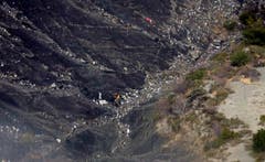 Die Rettungskräfte waren bei der Bergung der Trümmer aufs äusserste gefordert. (Bild: Keystone (Thomas Köhler/photothek.net/Auswärtiges Amt/dpa))