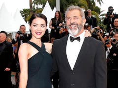 Mel Gibson wurde bei der Scheidung von Ehefrau Robyn um ein paar Millionen ärmer. Nun ist er wieder glücklich mit der blutjungen Rosalind. (Bild: Keystone)