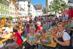 Grossandrang in der Altstadt: Bereits die Proben ziehen das Publikum an. (Bild: Ralph Ribi)