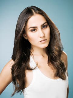 Sindi Arifi (21), Fachhochschülerin für soziale Arbeit und Model, Martigny (Wallis) (Bild: Thomas Buchwalder)