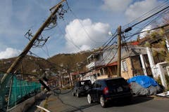 Umgeknickte Strommasten in Charlotte Amalie auf St.Thomas, einer der Virigin Islands. (Bild: Keystone)
