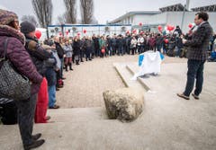 Stadtpräsident David H. Bon würdigte die Verdienste von Initiant Hanspeter Gross. (Bild: Reto Martin)