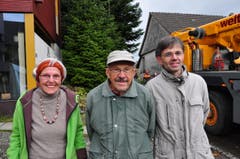 Dominik Lauchenauer (rechts) und das Ehepaar Brüschweiler. (Bild: Markus Schoch)