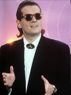 Am 5.11.1988, in Nordrhein-Westfalen, Duisburg: Der österreichische Sänger und Musiker Falco bei einem Auftritt in der TV-Show «Wetten, dass...?». (Bild: Keystone)