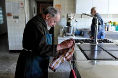 Klosterkoch Bruder Hugo wird nach der Schliessung nach Schwyz umziehen. (Bild: Hanspeter Schiess)