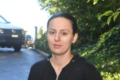 Lindita Ravnobanja (Hauswartin Rütistrasse 26): "Die Rütistrasse 26a, b und c – alle diese drei Liegenschaften sind stark betroffen. Nun braucht es viel Zeit, um den Dreck wegzuräumen." (Bild: Manuel Nagel)