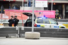 Truck drives into crowds on a street in central Stockholm (Bild: Keystone)
