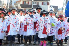 Buben und Mädchen der Gruppe „Clowns“ des Schulhauses Schwärze (Bild: Rudolf Steiner)