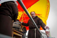 Fassanstich des Jubiläumsbiers. (Bild: Benjamin Manser)