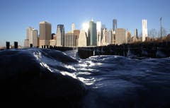 Eislandschaft vor den Wolkenkratzern von New York. (Bild: Keystone)
