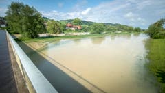 Hochwasser auf der Thur: In Uesslingen trat der Fluss bereits über die Ufer. (Bild: Reto Martin)