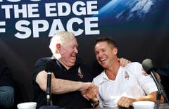 Der neue und der alte Rekordhalter: Felix Baumgartner (r.) und sein Mentor Joe Kittinger. (Bild: Keystone)