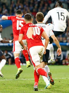 Zum anderen hatten die Schweizer im Spiel gegen Frankreich Pech mit ihren Leibchen. (Bild: Keystone)