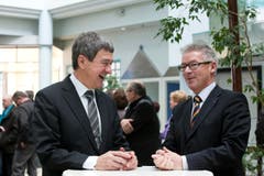 Im Januar 2012: die beiden gut gelaunten FDP-Regierungsratskandidaten Willi Haag und Martin Klöti beim Wahlauftakt in Heerbrugg. (Bild: Stefan Beusch)