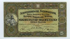 Die zweite Banknotenserie wurde zwischen 1911 und 1914 erstmals ausgegeben. Die 5-Franken-Note war dafür bestimmt, die silberne 5-Franken-Münze zu ersetzen, die im Kriegsfall oder während einer schweren Krise gehortet und somit weitgehend dem Zahlungsverkehr entzogen wurde. Sie zeigt auf der Vorderseite Wilhelm Tell. (Bild: Archiv der SNB)