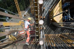 Täfers - Taminabrücke im Bau (Bild: Ralph Ribi)