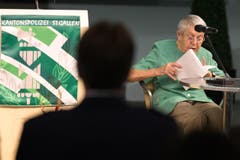 Ruth Roduner zeigte sich befriedigt über die Ehrung ihres Vaters. (Bild: Keystone)