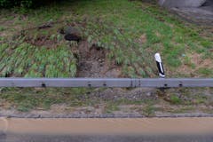 Überschwemmung auf der Autobahn A1 in Wil (Bild: Ralph Ribi)