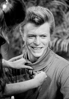 Bereit fürs TV: David Bowie macht sich bereit fürs Frühstücksfernsehen (1980). (Bild: Keystone)