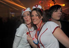 Zwei Krankenschwestern an der Bechtelisnacht in Frauenfeld. (Bild: Reto Martin)