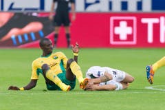 Mario Mutsch wurde von Mohammed Rabiu gefoult. (Bild: Michel Canonica)