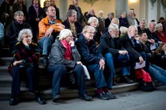 Besucherinnen und Besucher der Eröffnungsfeier. (Bild: Benjamin Manser)