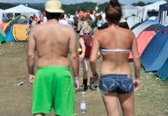 Oben ohne ist das beste Outfit bei diesen heissen Temperaturen. (Bild: Reto Martin)