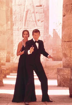 Auf Ganovenjagd in Ägypten: Barbara Bach als KGB-Agentin Anya Amasova in «The Spy Who Loved Me» (1977). (Bild: Keystone)