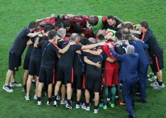 Das Portugiesische Team bespricht sich vor der Verlängerung. (Bild: Keystone)