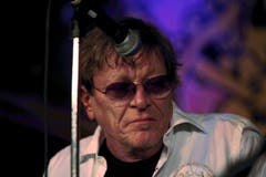 Polo Hofer spielt im ausverkauften Stadtkeller in Luzern am 3. März 2007. (Adrian Baer/Neue LZ) Musik Sänger Band Konzert Auftritt live (Bild: Adrian Baer (Neue LZ))