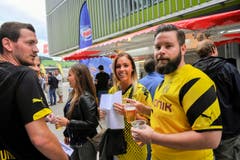 Fans vor dem Match. (Bild: Ralph Ribi)