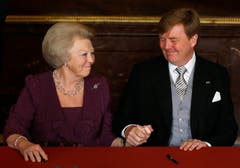 Beatrix ist wieder Prinzessin, ihr ältester Sohn Willem-Alexander ist nun König. (Bild: Keystone)