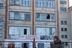Die meisten Menschen verletzten sich durch herumfliegende Glasscherben von geborstenen Fensterschreiben. (Bild: Keystone)